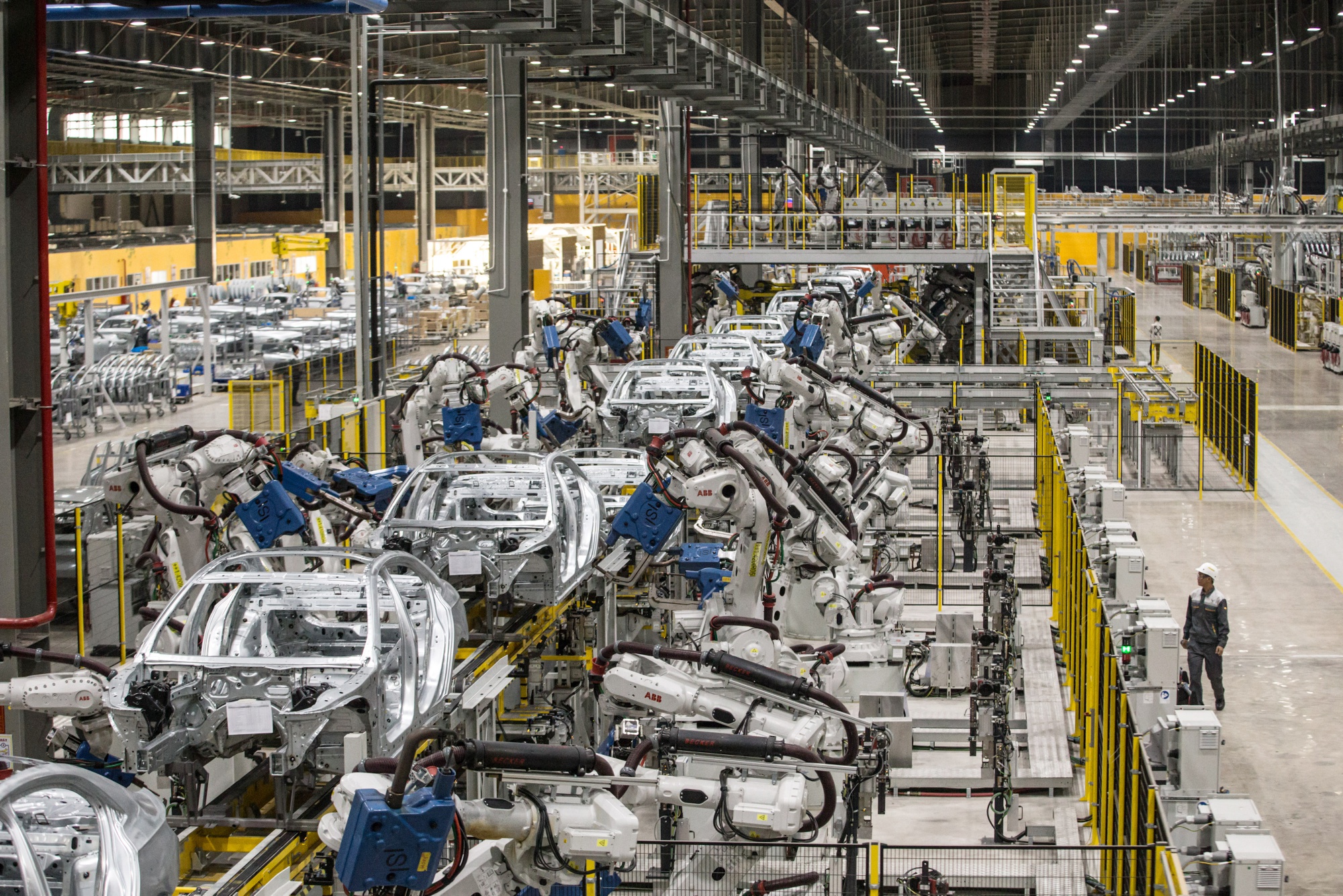 Các ông lớn ngành ô tô ồ ạt đổ bộ vào Mỹ xây nhà máy sản xuất pin xe điện - Ảnh 3.