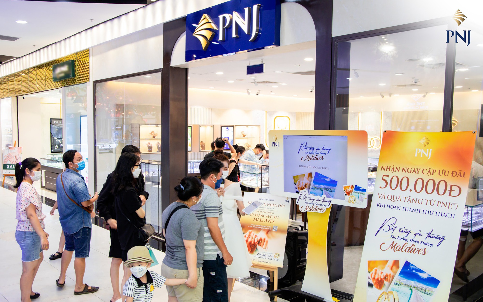 Có những điều vĩnh cửu mà ta chỉ một lần chọn lựa cùng người thương yêu