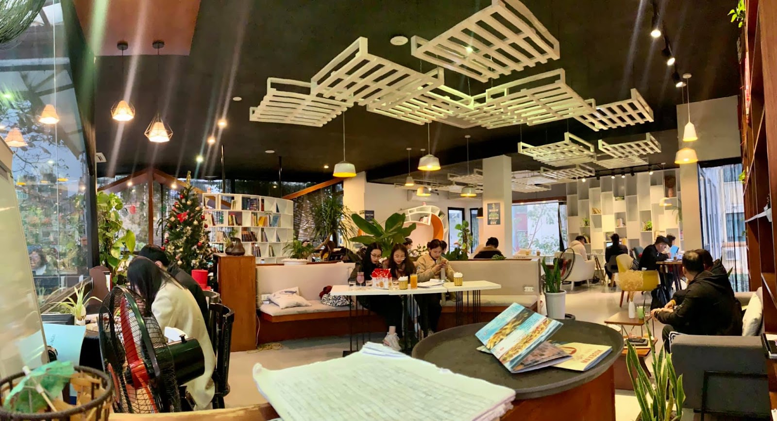 3 quán cafe view chill sóng wifi siêu khỏe ở Hà Nội - Ảnh 2.