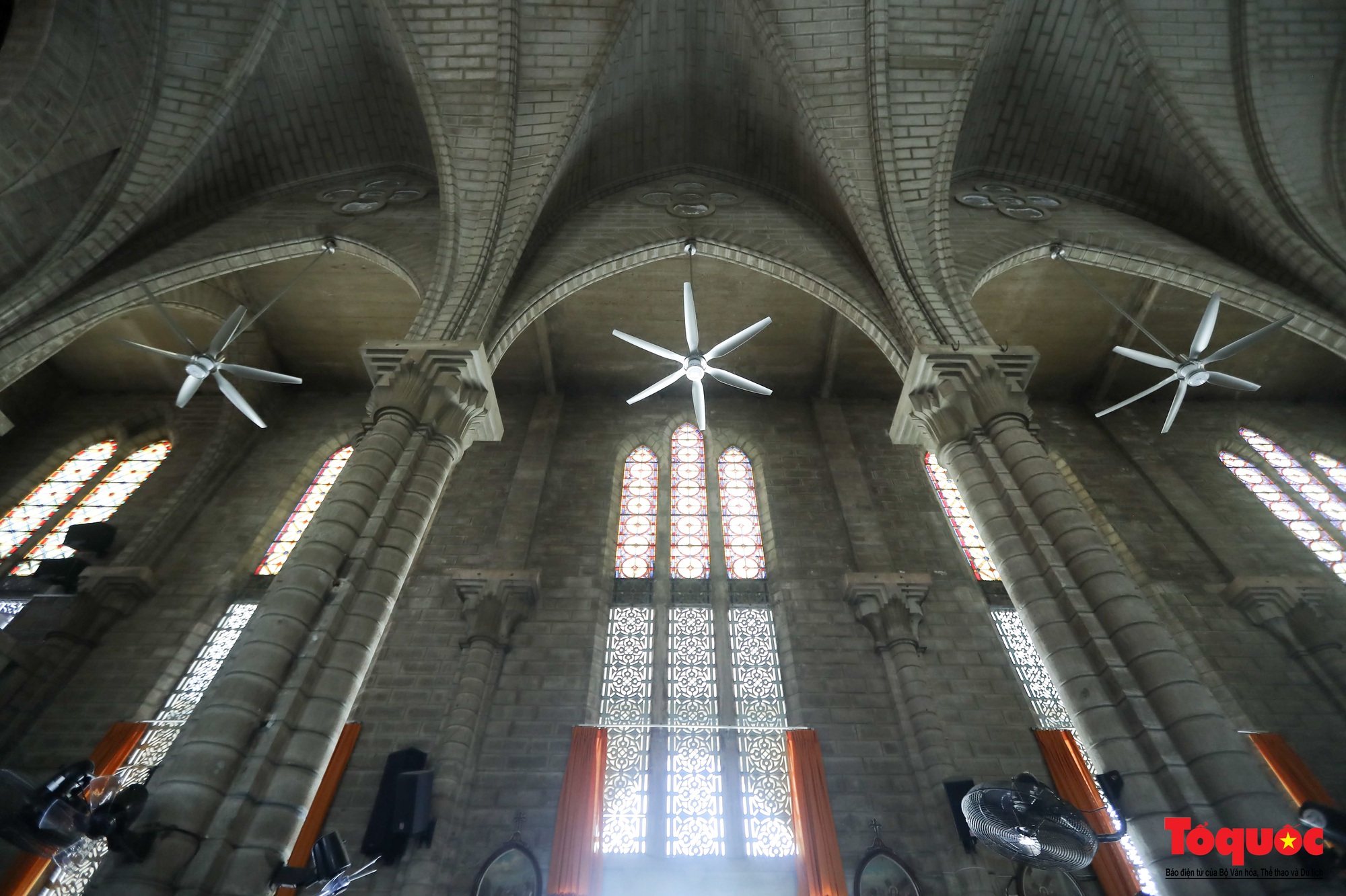 Khám phá vẻ đẹp của Nhà thờ Núi Nha Trang với kiến trúc Gothic - Ảnh 13.