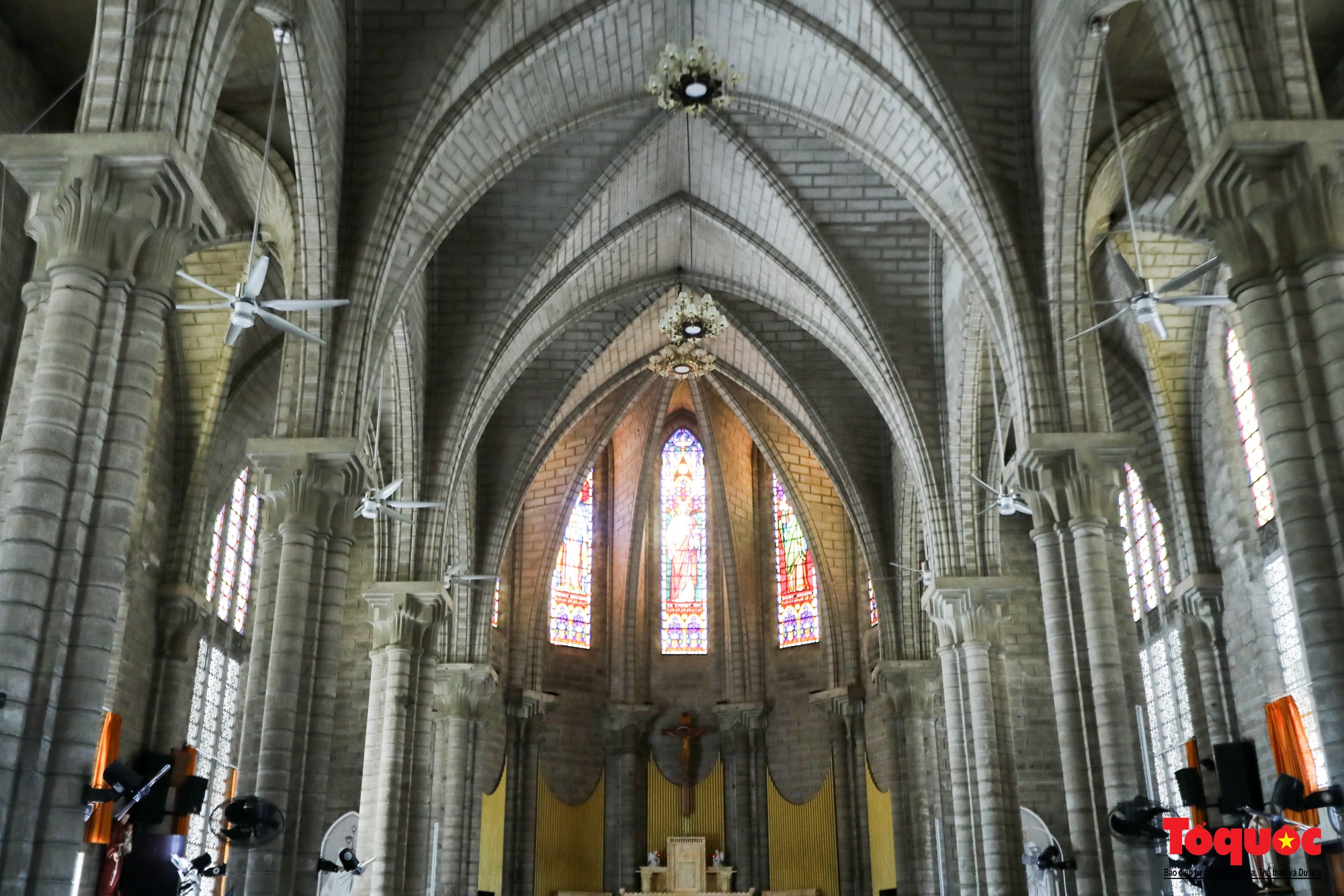 Khám phá vẻ đẹp của Nhà thờ Núi Nha Trang với kiến trúc Gothic - Ảnh 12.