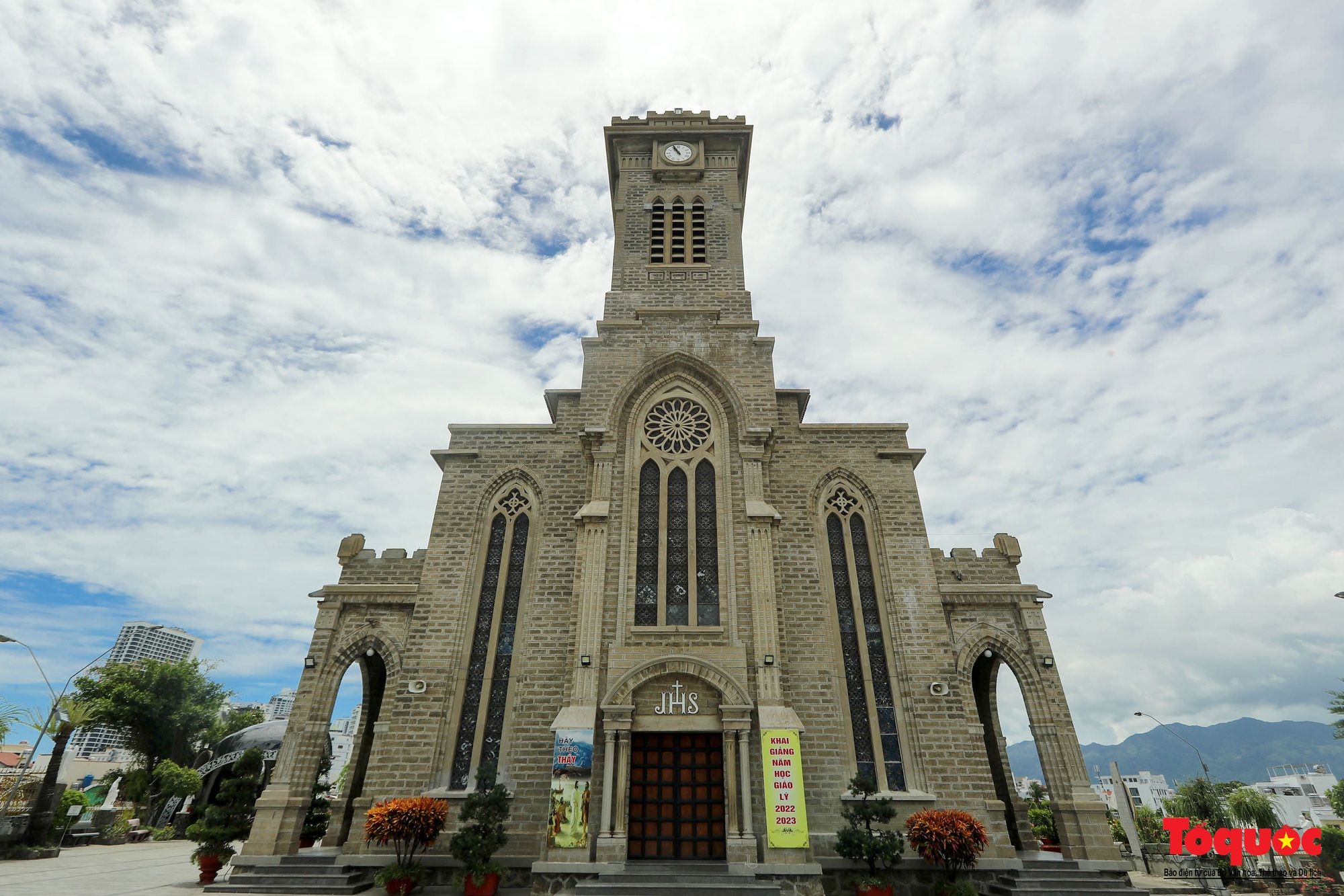 Khám phá vẻ đẹp của Nhà thờ Núi Nha Trang với kiến trúc Gothic - Ảnh 7.