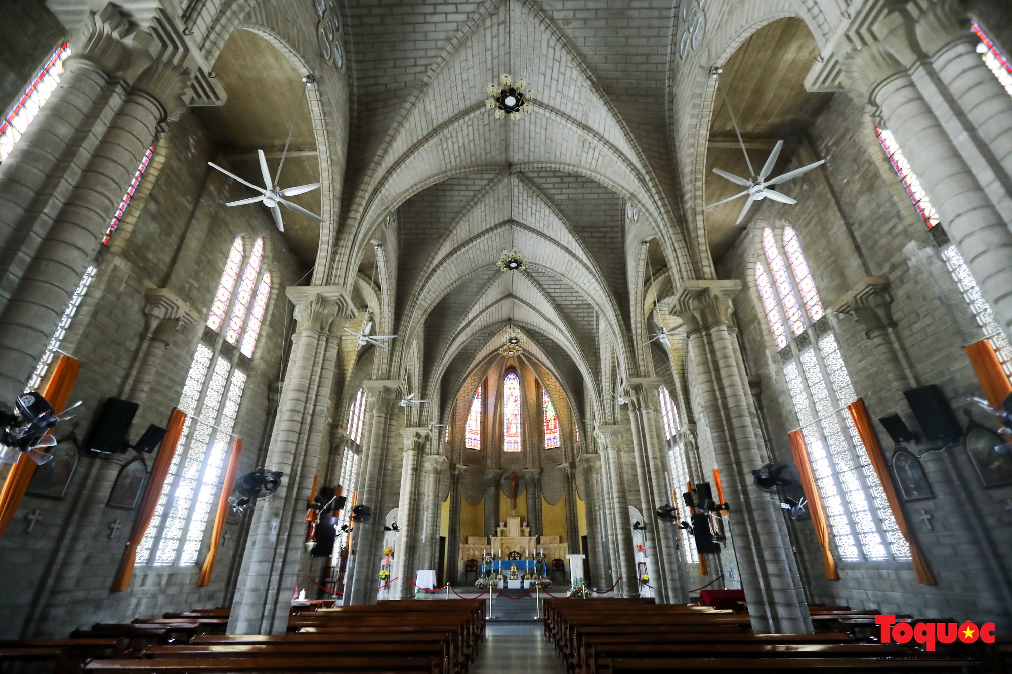 Khám phá vẻ đẹp của Nhà thờ Núi Nha Trang với kiến trúc Gothic - Ảnh 8.
