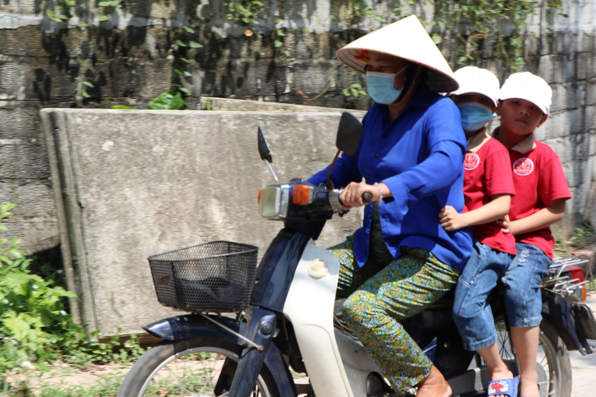 Mỗi ngày các bé được đi học