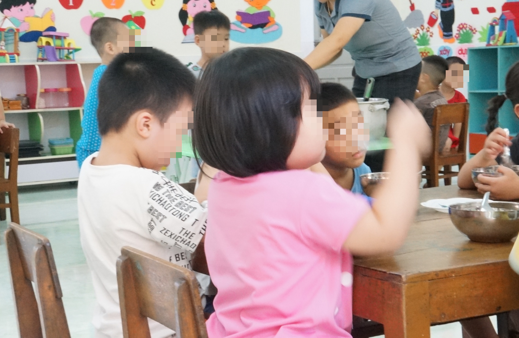 Bé gái được mẹ Cúc phát hiện bị bỏ rơi Bé gái được mẹ Cúc phát hiện bị bỏ rơi