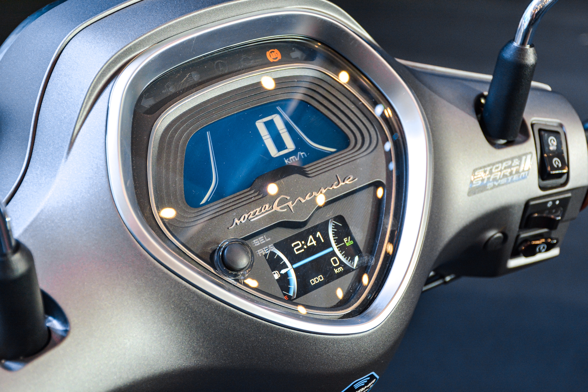 Chi tiết Yamaha Grande 2022: Thiết kế mới, đi 100 km chỉ tốn hơn 1 chai nước - Ảnh 7.