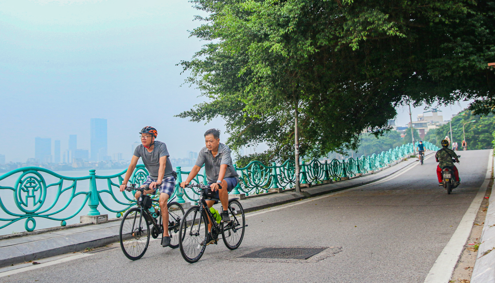 Những con đường lý tưởng dành cho hội mê đạp xe ở Hà Nội  - Ảnh 3.