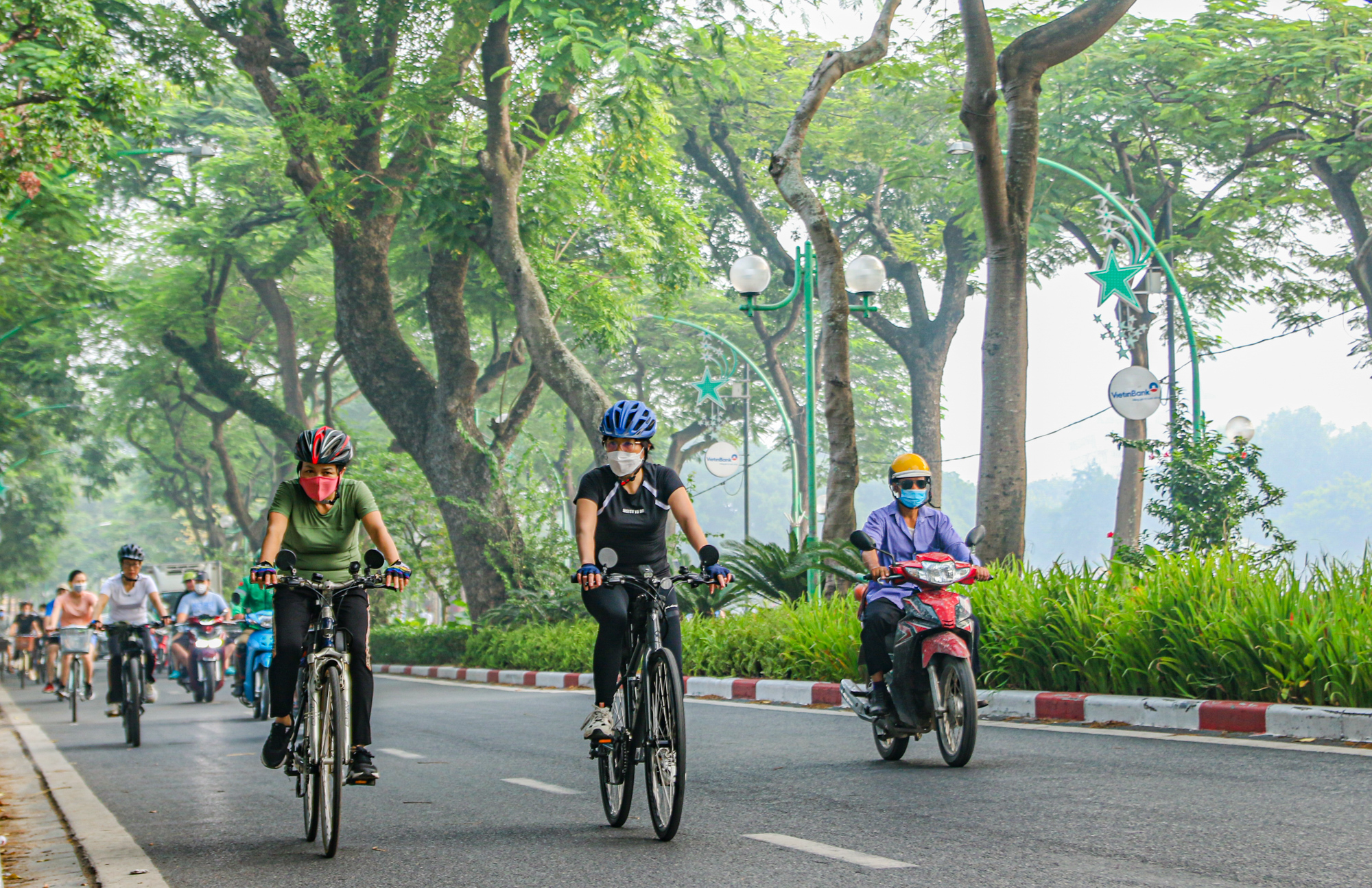 Những con đường lý tưởng dành cho hội mê đạp xe ở Hà Nội  - Ảnh 5.