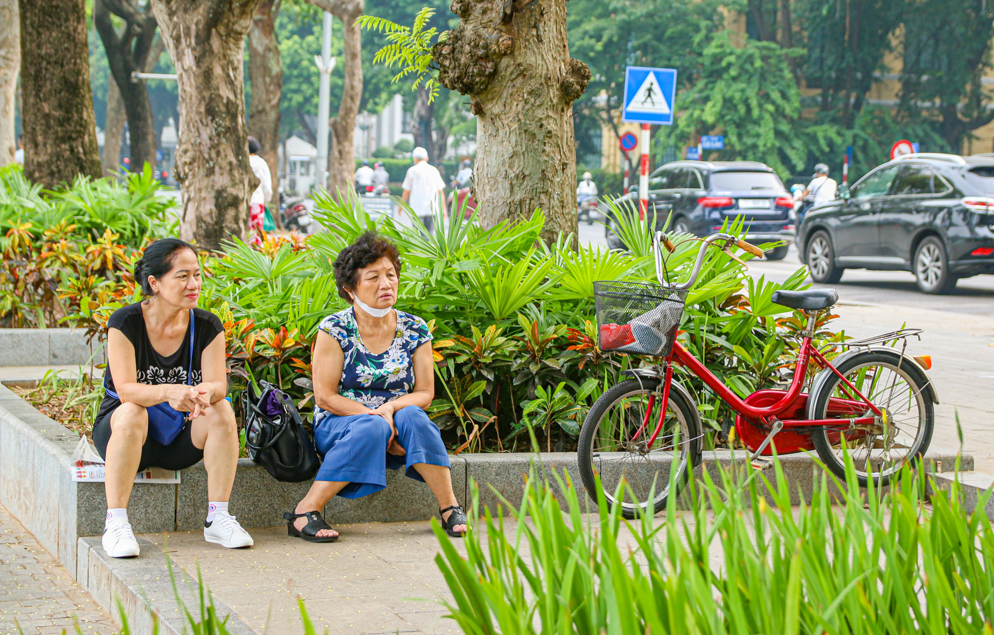 Những con đường lý tưởng dành cho hội mê đạp xe ở Hà Nội  - Ảnh 9.