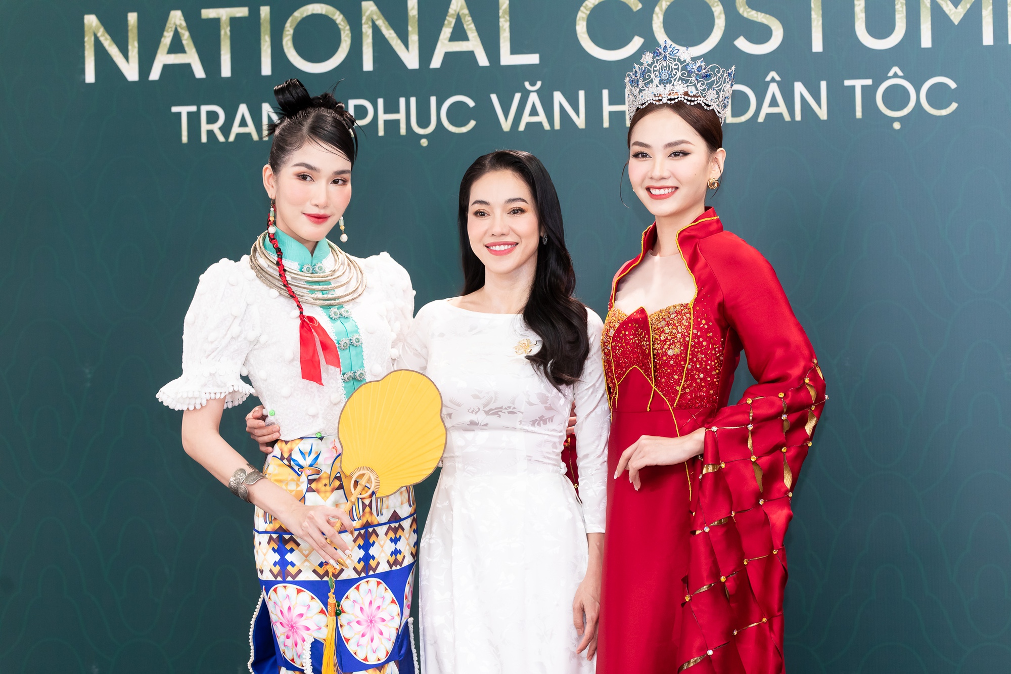 Toàn cảnh đêm thi trang phục dân tộc Hoa hậu Hoà bình Việt Nam: Thuỳ Tiên và dàn sao đổ bộ, hàng loạt thiết kế cực độc đáo - Ảnh 5.
