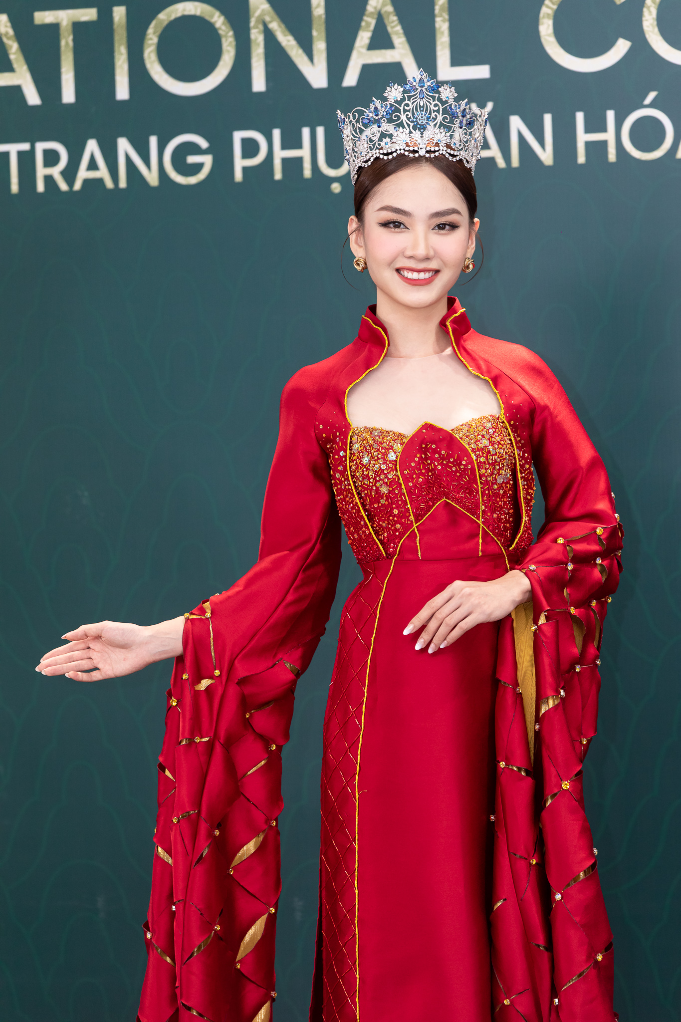 Hoa hậu Thùy Tiên - Mai Phương cùng dàn mỹ nhân quyền lực trên thảm đỏ Hoa hậu Hòa bình Việt Nam  - Ảnh 2.
