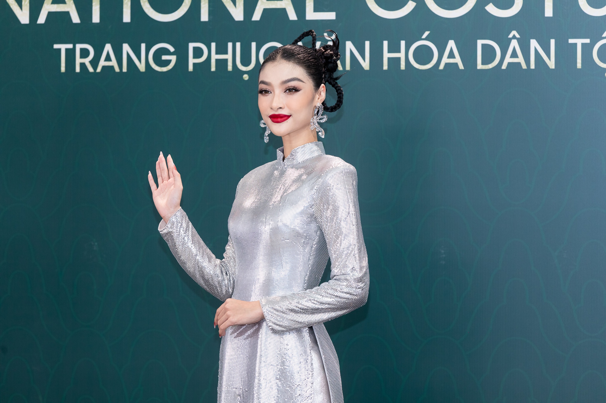 Hoa hậu Thùy Tiên - Mai Phương cùng dàn mỹ nhân quyền lực trên thảm đỏ Hoa hậu Hòa bình Việt Nam  - Ảnh 6.