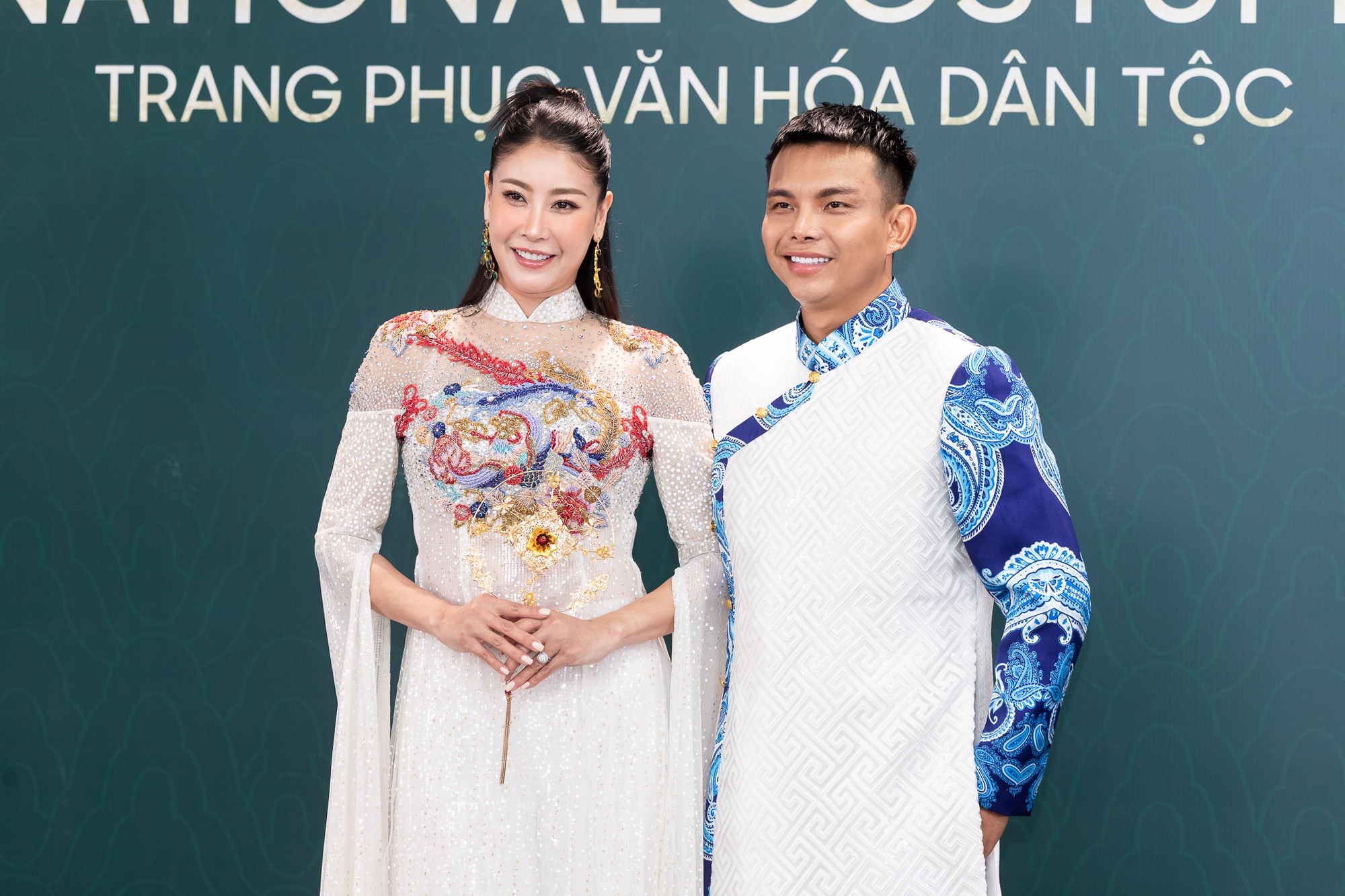 Toàn cảnh đêm thi trang phục dân tộc Hoa hậu Hoà bình Việt Nam: Thuỳ Tiên và dàn sao đổ bộ, hàng loạt thiết kế cực độc đáo - Ảnh 8.