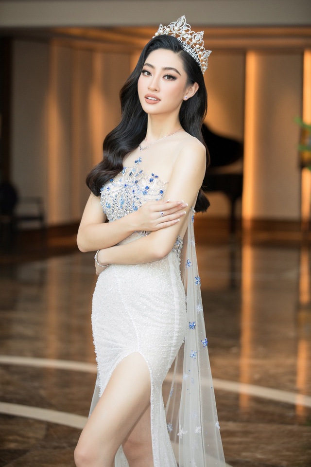 Bộ đôi MC của Miss Grand Vietnam: Lương Thùy Linh thành tích xuất sắc, người còn lại thế nào? - Ảnh 2.