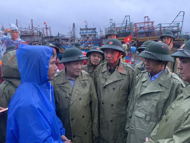 Phó Thủ tướng Lê Văn Thành: Chạy đua với thời gian, hạn chế tối đa số người chết, bị thương do mưa bão - Ảnh 1.