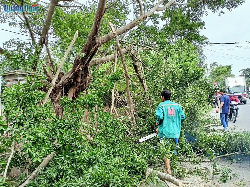 Nhiều nơi bắt đầu mưa trắng trời, bão số 4 sẽ 'quần thảo' liên tục 10 - 12 tiếng - Ảnh 4.