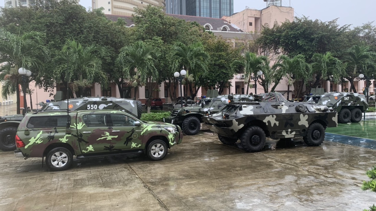 Đà Nẵng huy động xe thiết giáp ứng phó bão Noru - Ảnh 1.