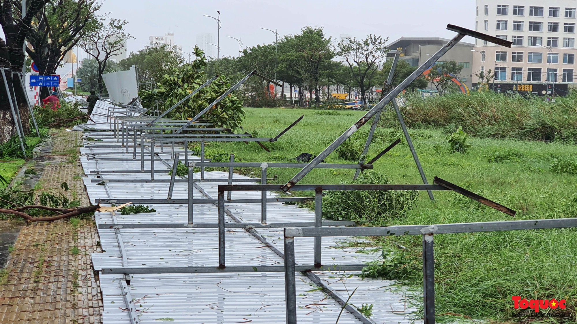 Hình ảnh thiệt hại sau bão tại Đà Nẵng - Ảnh 17.