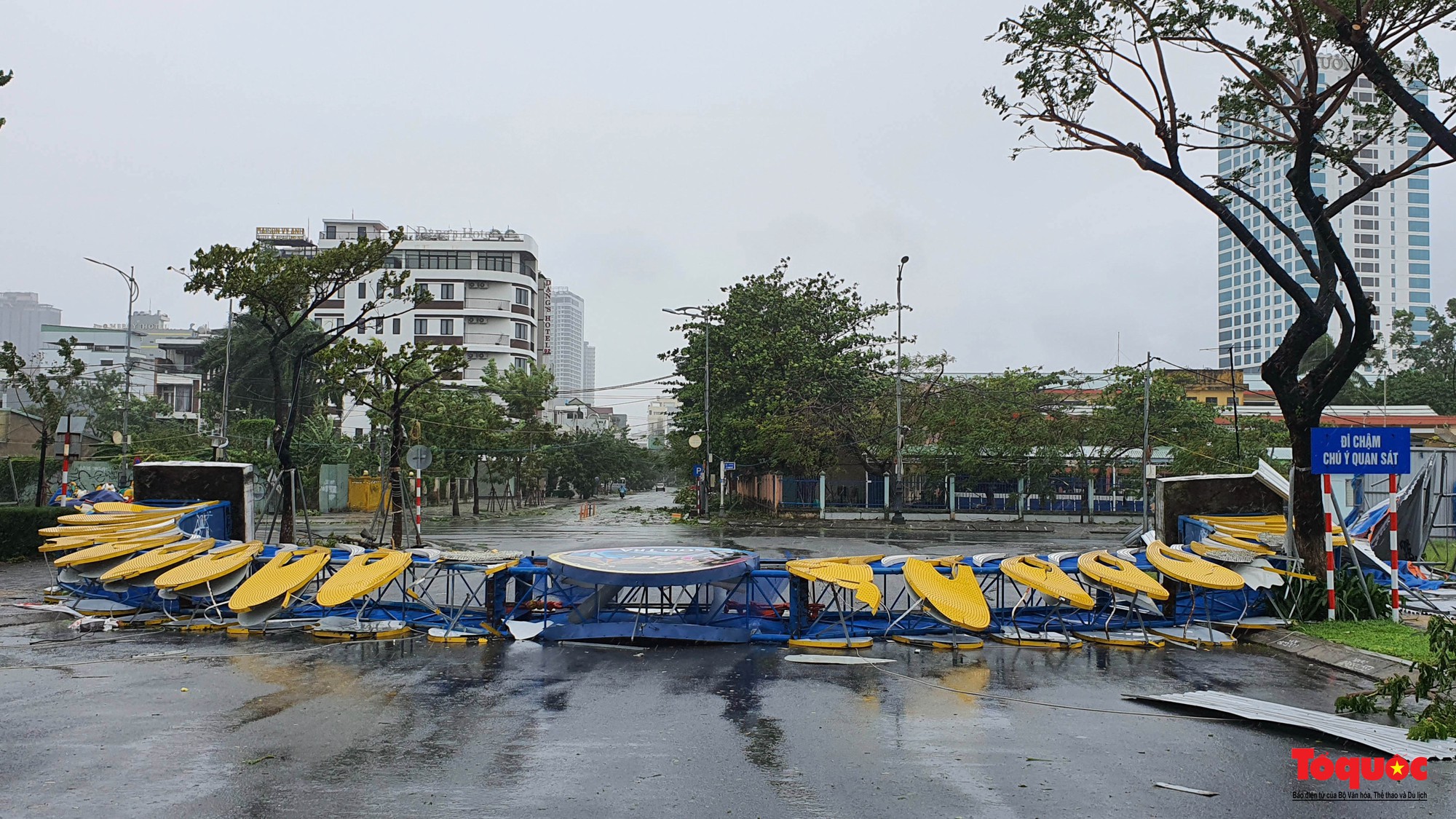 Hình ảnh thiệt hại sau bão tại Đà Nẵng - Ảnh 13.