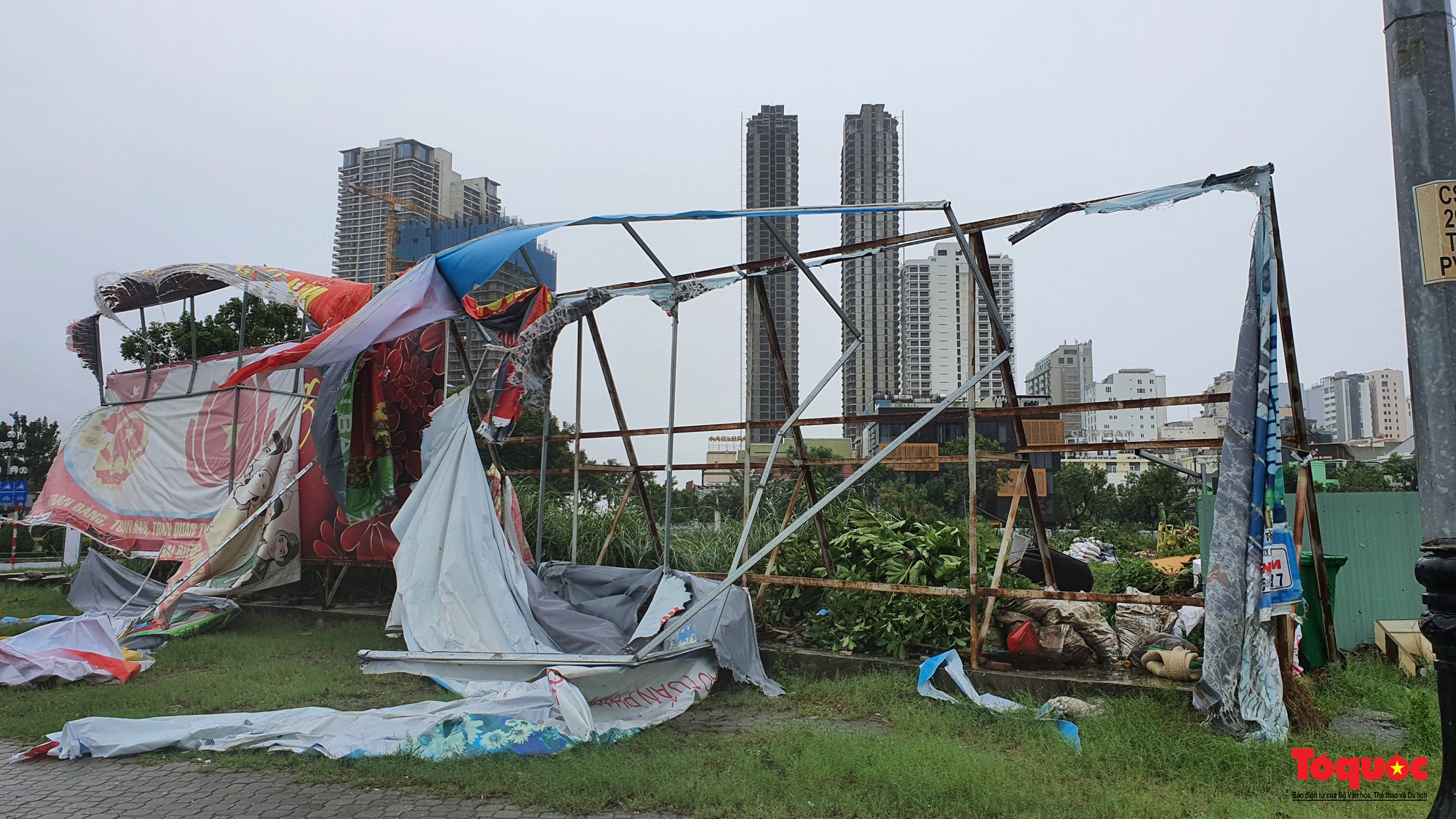 Hình ảnh thiệt hại sau bão tại Đà Nẵng - Ảnh 18.