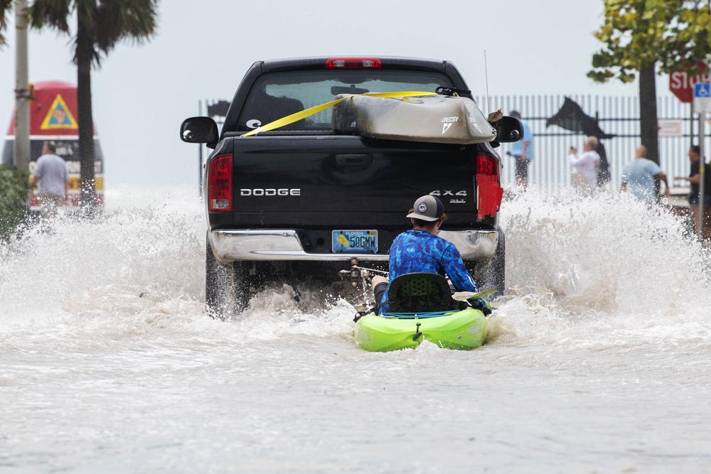 Những hình ảnh bão Ian đổ bộ vào bang Florida - Ảnh 2.