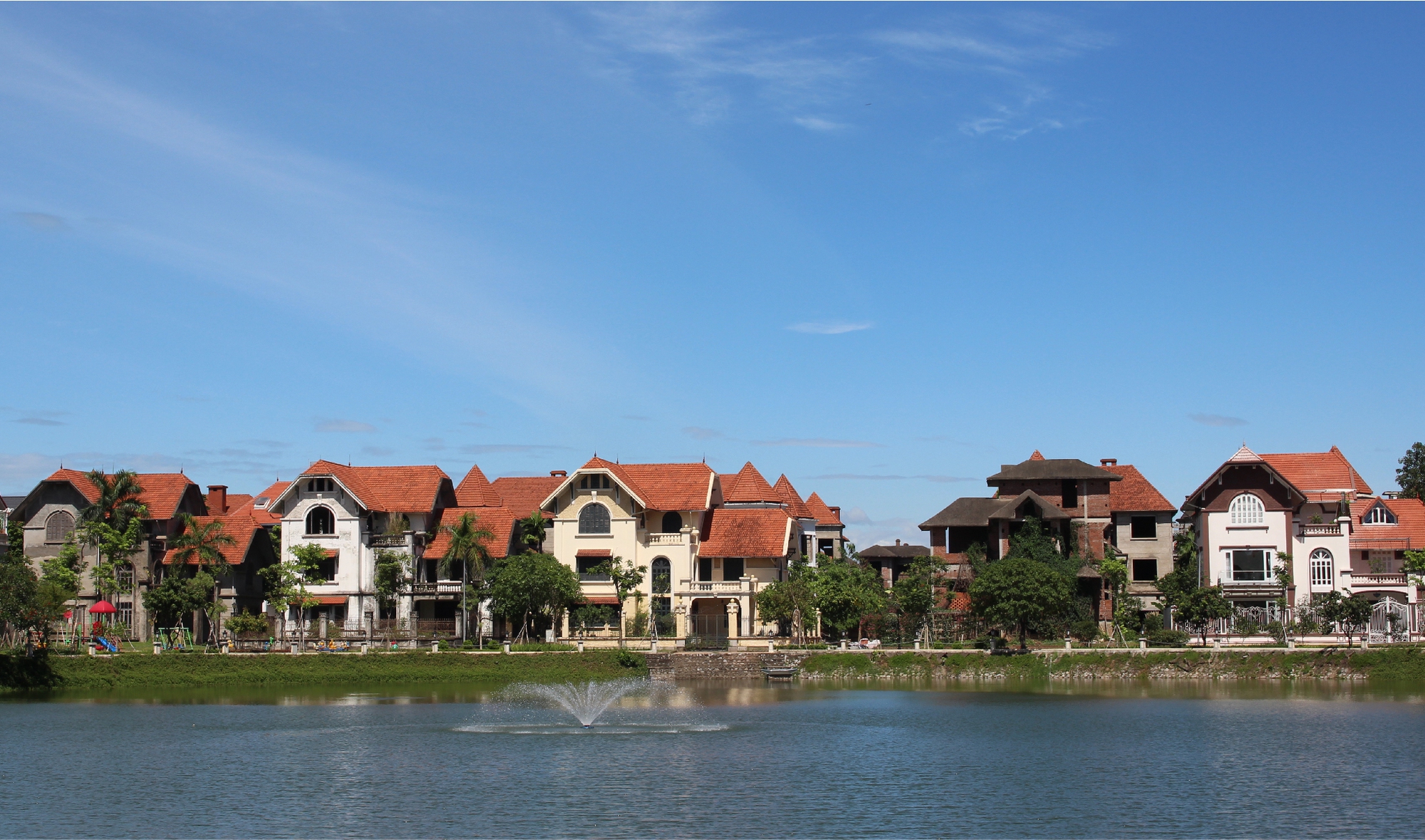 Người giàu đổ về Tây Hà Nội, làng biệt thự hoang bỗng tăng giá gấp ba - Ảnh 2.