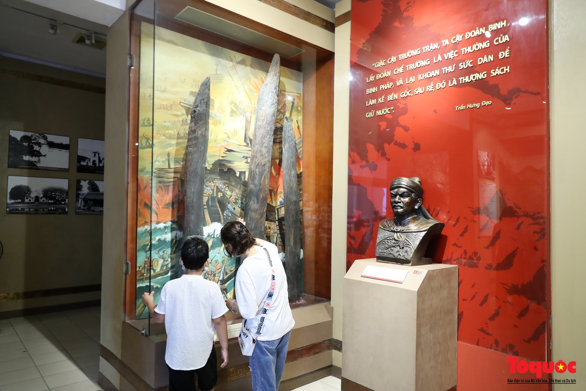 Đông đảo du khách tìm đến những địa chỉ đỏ ở Hà Nội trong dịp Tết Độc lập - Ảnh 23.