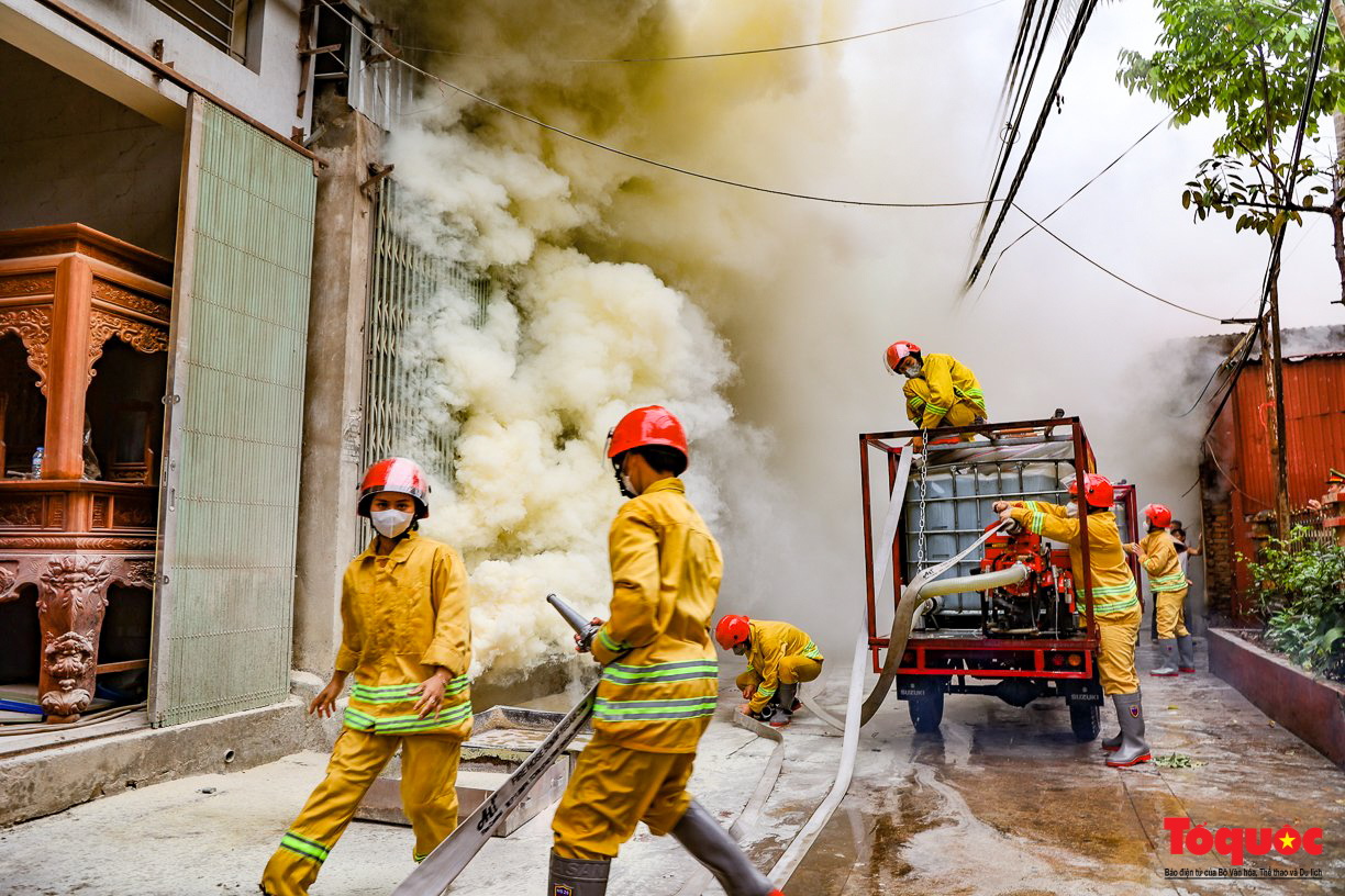 Hà Nội: Mô hình xe ba gác PCCC len lỏi ngõ nhỏ dập tắt đám cháy ở làng nghề  - Ảnh 10.