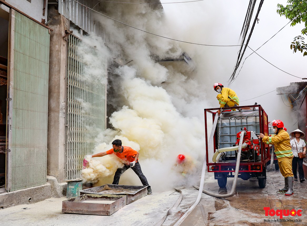 Hà Nội: Mô hình xe ba gác PCCC len lỏi ngõ nhỏ dập tắt đám cháy ở làng nghề  - Ảnh 12.