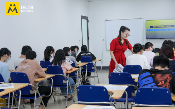 Thi thử - Học thử - Được &quot;gói&quot; kiến thức mang về tại IELTS Mentor - Ảnh 1.