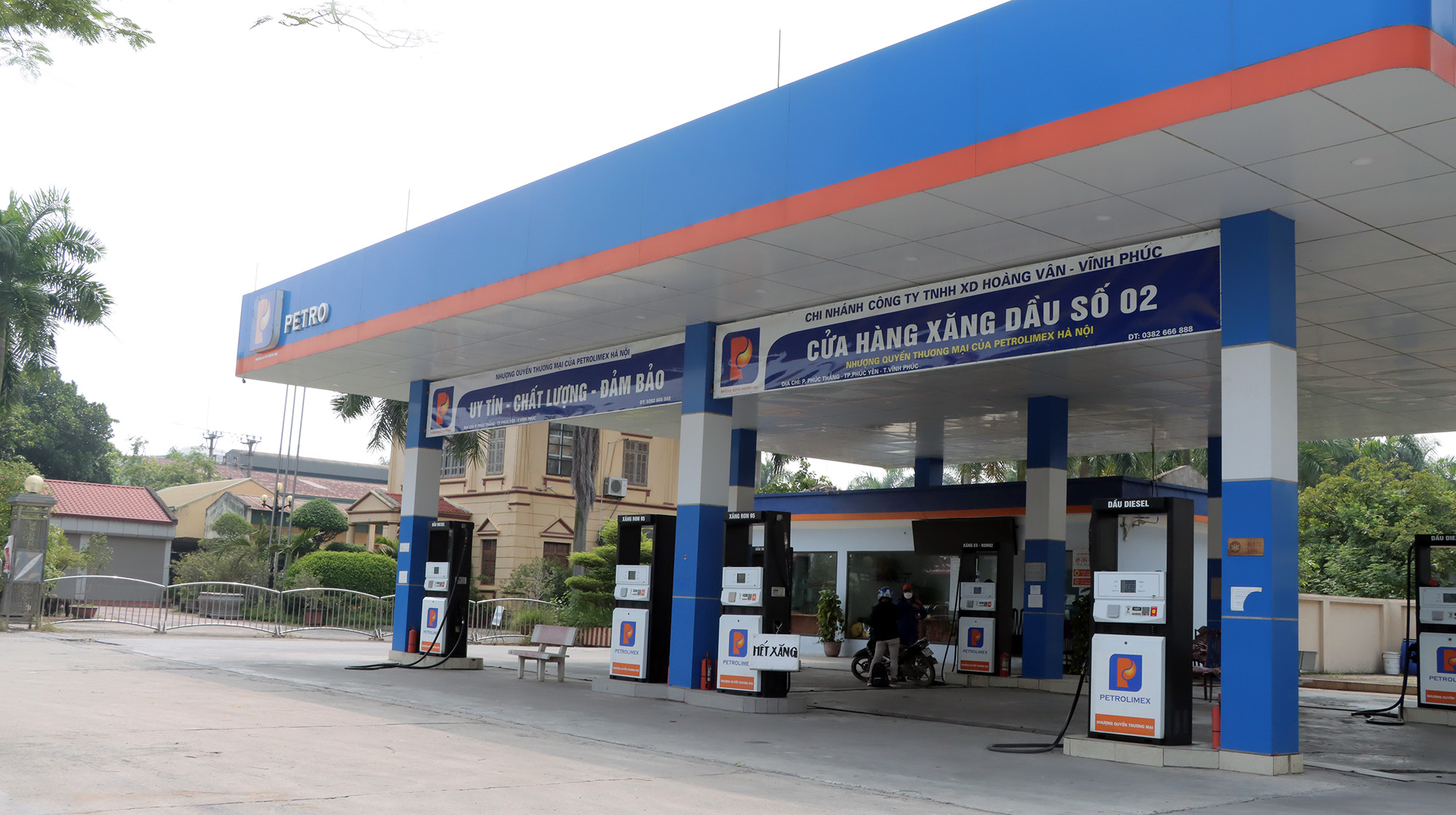 Tổng cục Quản lý thị trường &quot;ra quân&quot; giám sát 21 cửa hàng xăng dầu tại Hà Nội, Vĩnh Phúc, Thái Nguyên  - Ảnh 5.