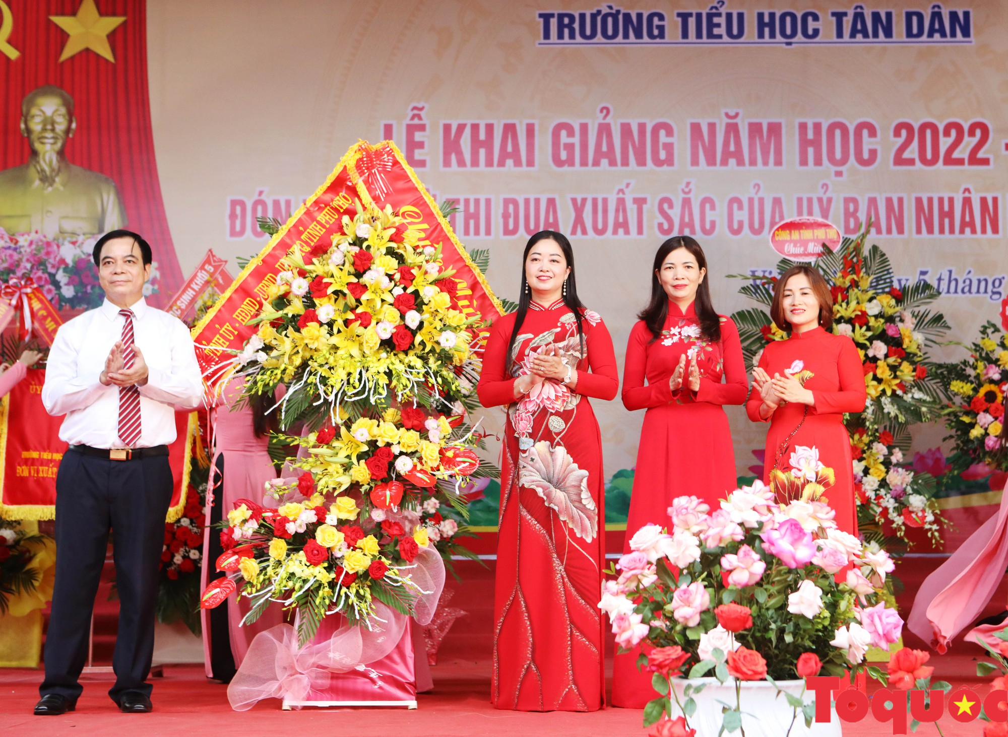 Trường tiểu học Tân Dân khai giảng năm học mới, đón nhận Cờ thi đua của UBND tỉnh Phú Thọ - Ảnh 10.