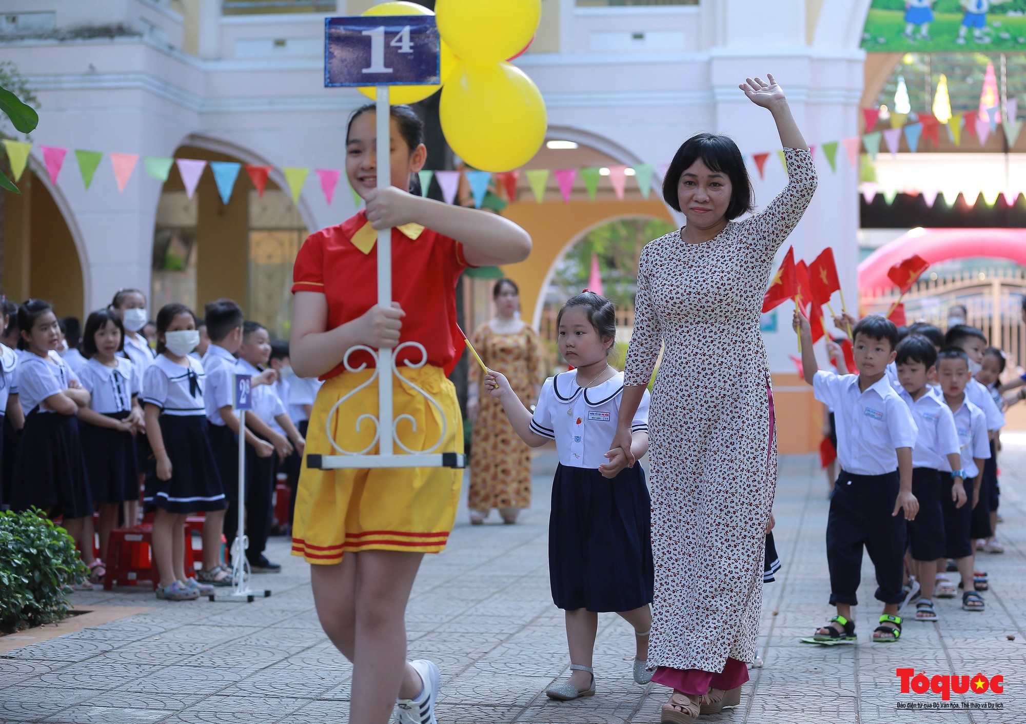 Hơn 275.000 học sinh Đà Nẵng dự khai giảng trực tiếp năm học 2022-2023 - Ảnh 5.