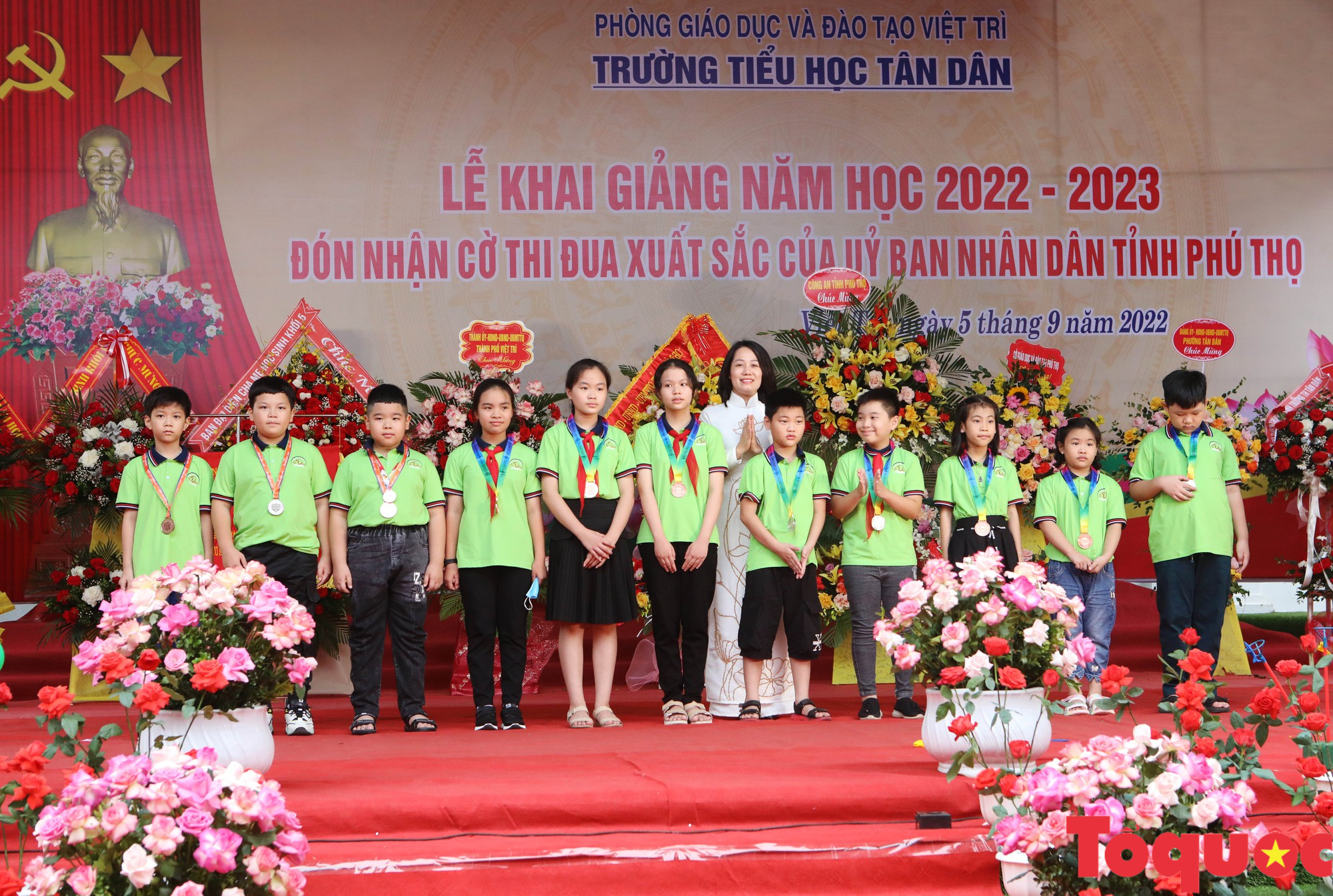 Trường tiểu học Tân Dân khai giảng năm học mới, đón nhận Cờ thi đua của UBND tỉnh Phú Thọ - Ảnh 14.