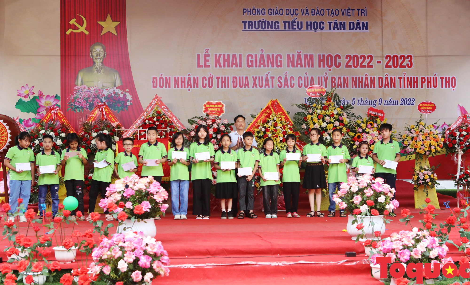 Trường tiểu học Tân Dân khai giảng năm học mới, đón nhận Cờ thi đua của UBND tỉnh Phú Thọ - Ảnh 15.