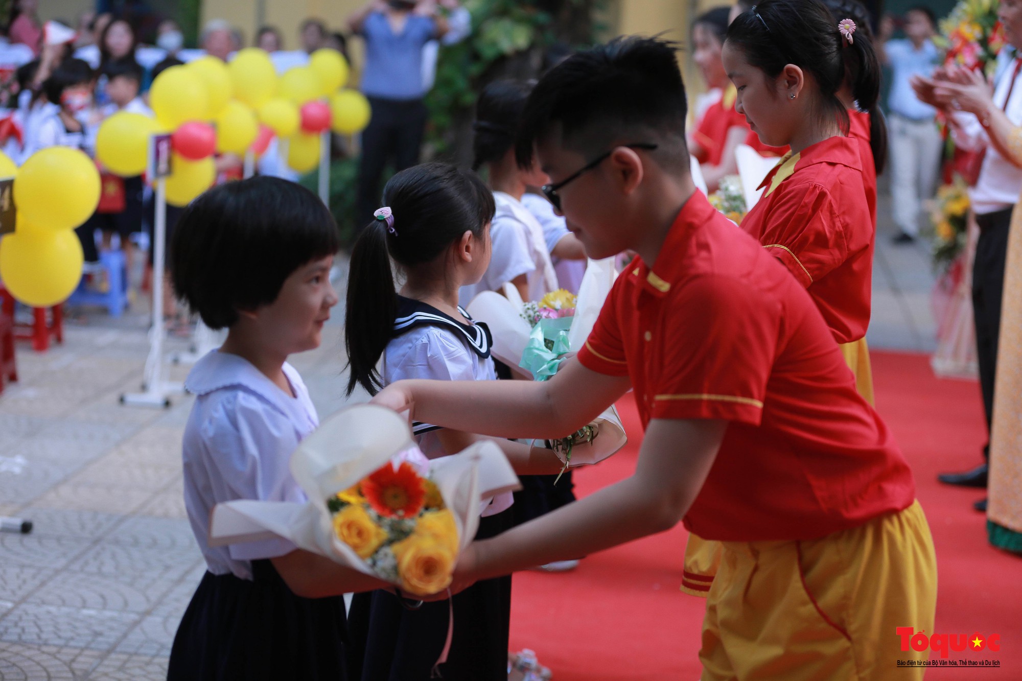 Hơn 275.000 học sinh Đà Nẵng dự khai giảng trực tiếp năm học 2022-2023 - Ảnh 8.