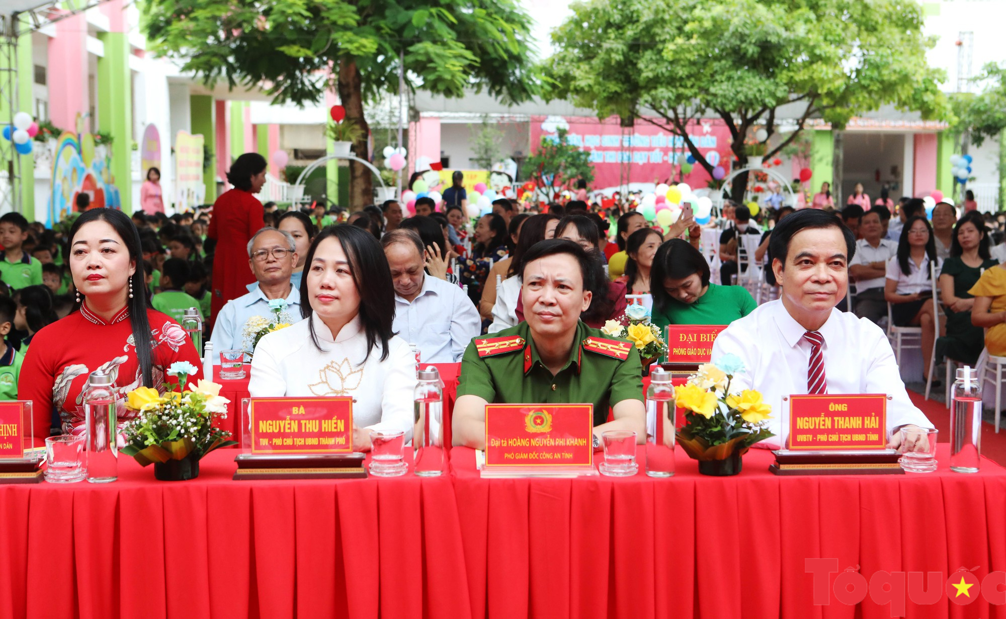 Trường tiểu học Tân Dân khai giảng năm học mới, đón nhận Cờ thi đua của UBND tỉnh Phú Thọ - Ảnh 2.