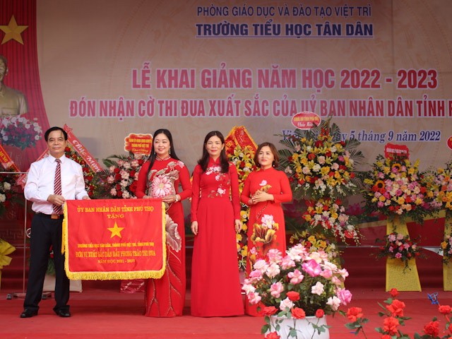 Trường tiểu học Tân Dân khai giảng năm học mới, đón nhận Cờ thi đua của UBND tỉnh Phú Thọ - Ảnh 9.