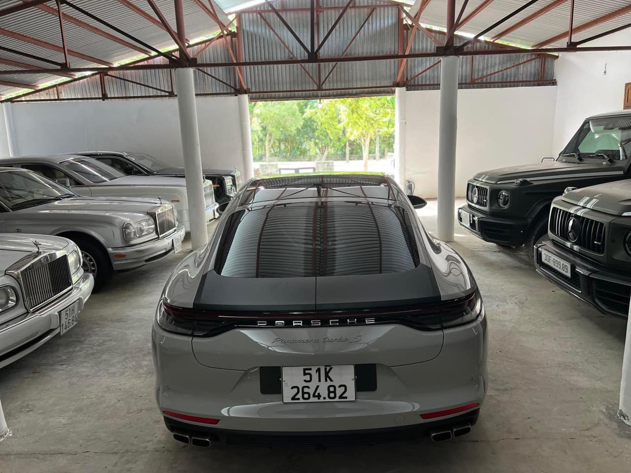 Siêu xe Porsche Panamera GTS black 11 tỷ về Việt Nam  Baoxehoi
