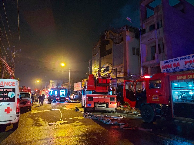 Công an tỉnh Bình Dương thông tin chính thức vụ cháy karaoke khiến 12 người chết - Ảnh 2.