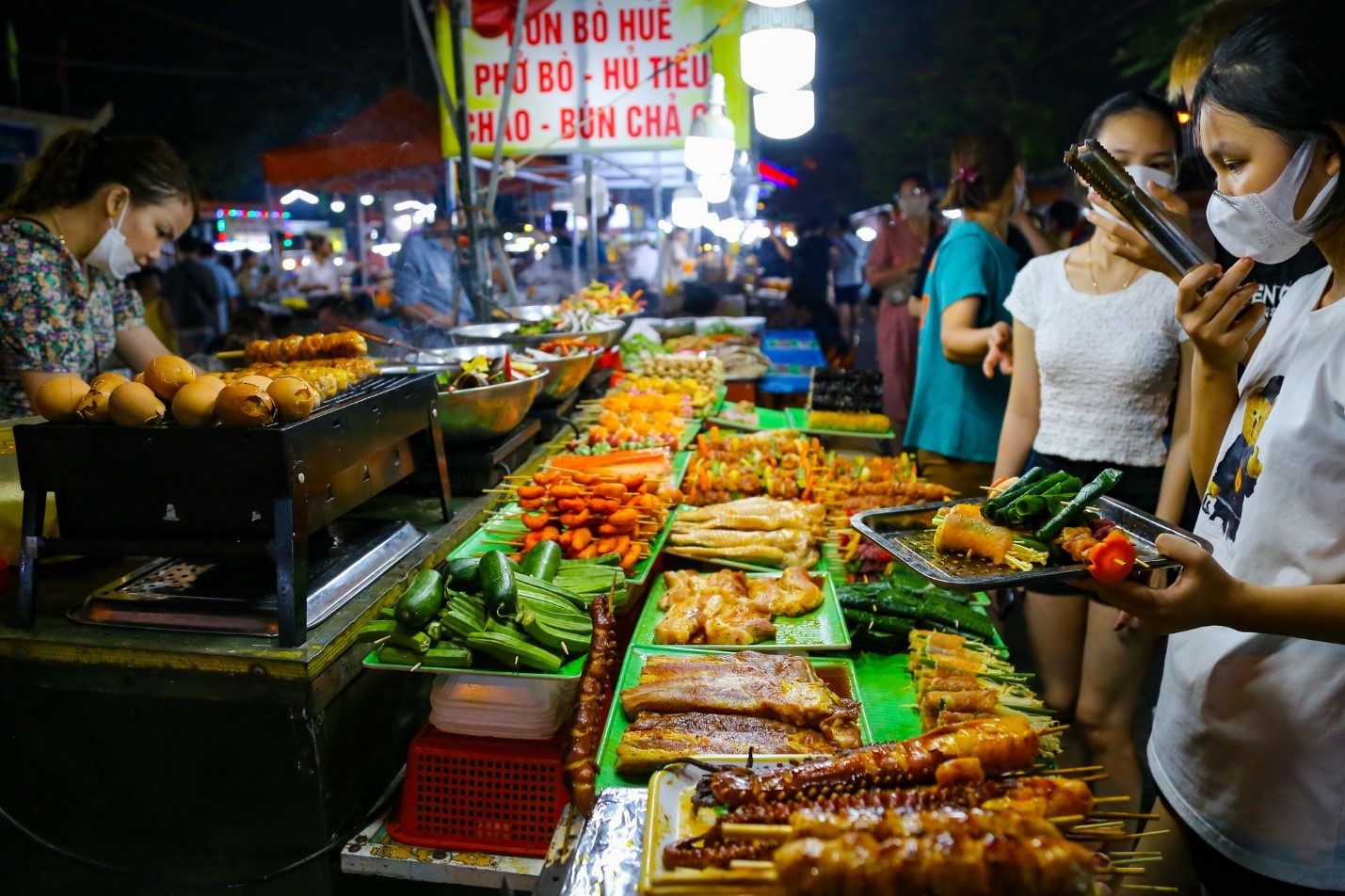 Sinh viên FPoly Đà Nẵng tái hiện chợ đêm HongKong bằng mô hình siêu thực   Cao Đẳng FPT Polytechnic xét tuyển