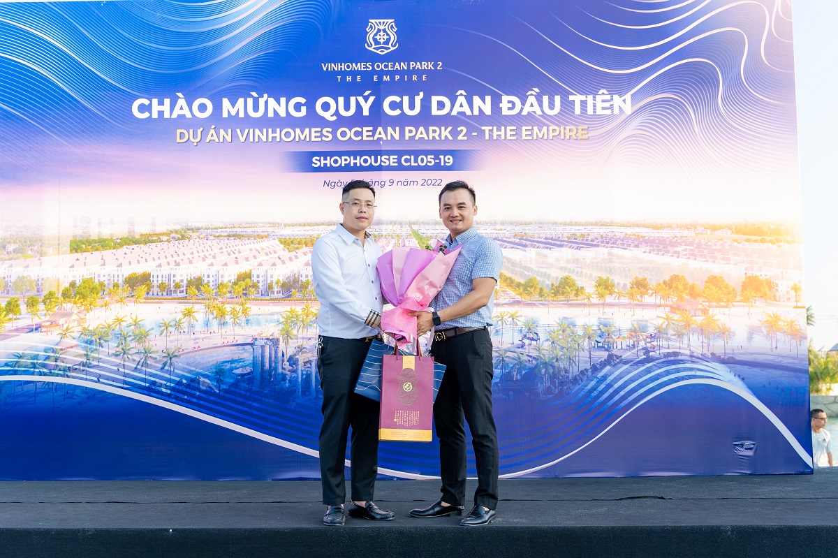 Dự án Vinhomes Ocean Park 2 – The Empire bàn giao căn shophouse đầu tiên - Ảnh 1.