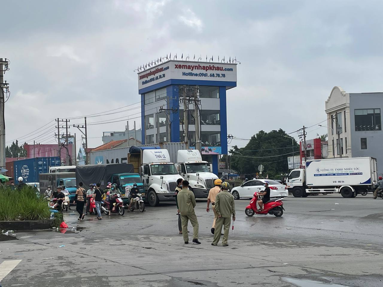 Vụ cháy quán karaoke ở Bình Dương: Ít nhất 12 người thiệt mạng, phong tỏa ngã 6 TP Thuận An - Ảnh 7.