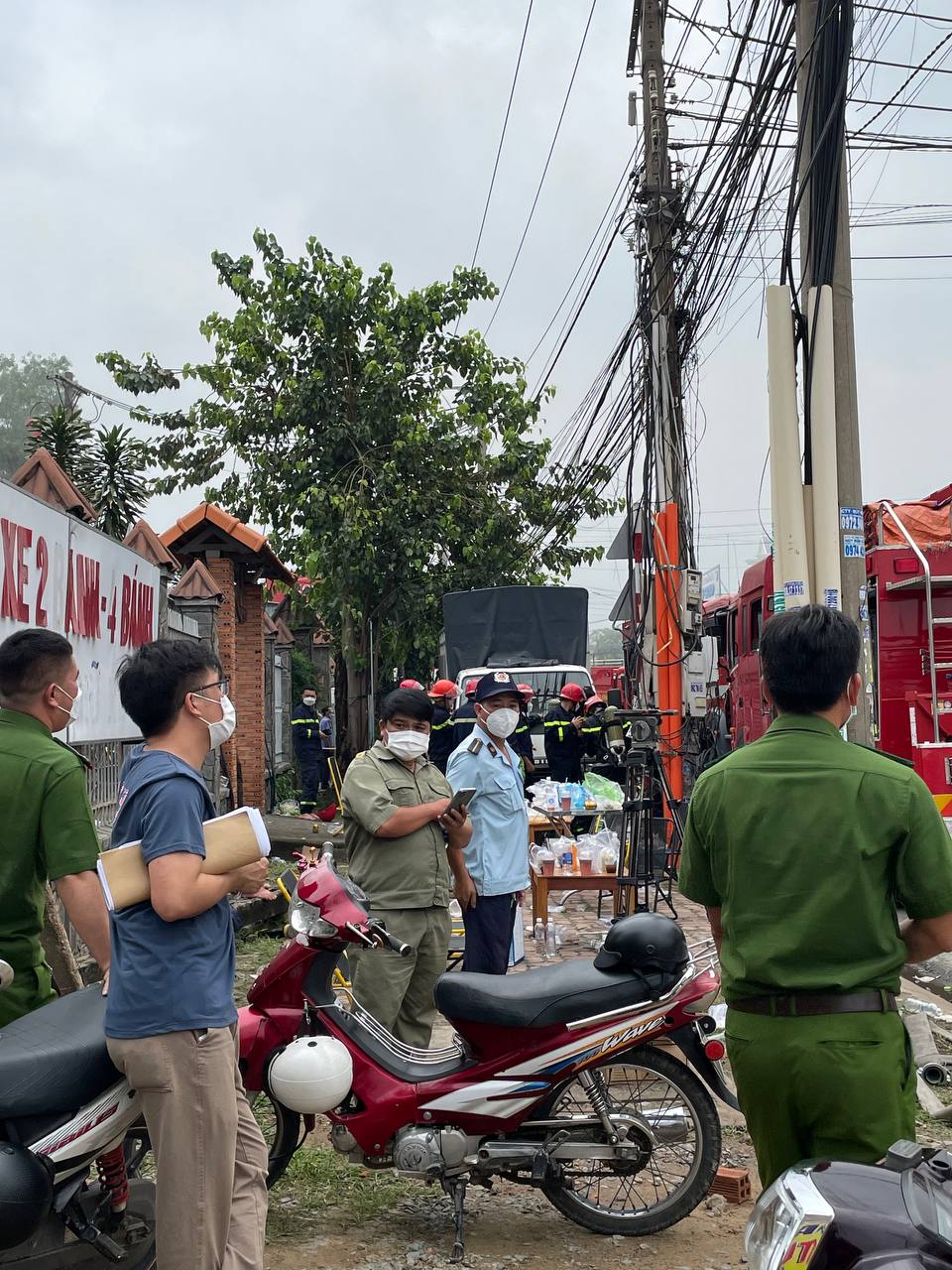 Vụ cháy quán karaoke ở Bình Dương: Ít nhất 12 người thiệt mạng, phong tỏa ngã 6 TP Thuận An - Ảnh 8.