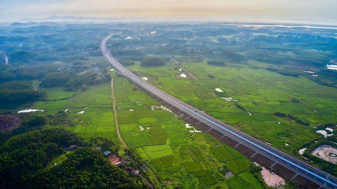 Ý nghĩa chiến lược của tuyến cao tốc nghìn tỷ dài nhất Việt Nam - Ảnh 3.
