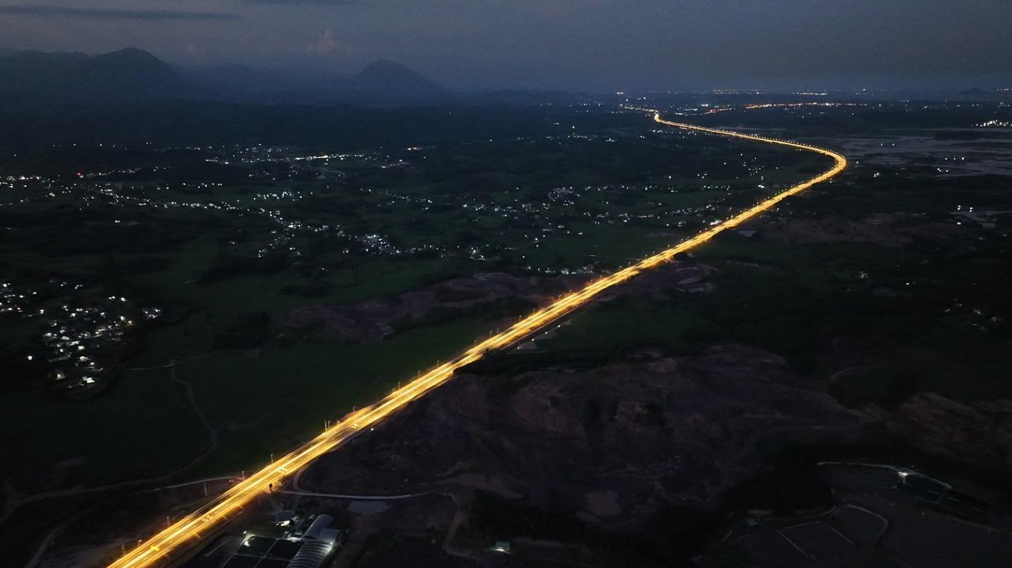 Ý nghĩa chiến lược của tuyến cao tốc nghìn tỷ dài nhất Việt Nam - Ảnh 4.