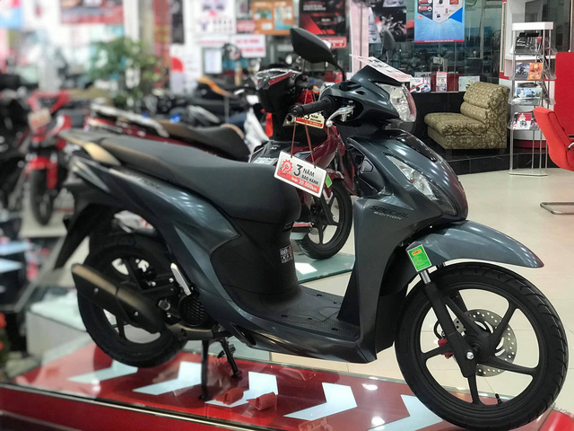 Honda Vision bất ngờ quay xe tăng giá mạnh tại đại lý, chạm mốc 45 triệu đồng - Ảnh 1.