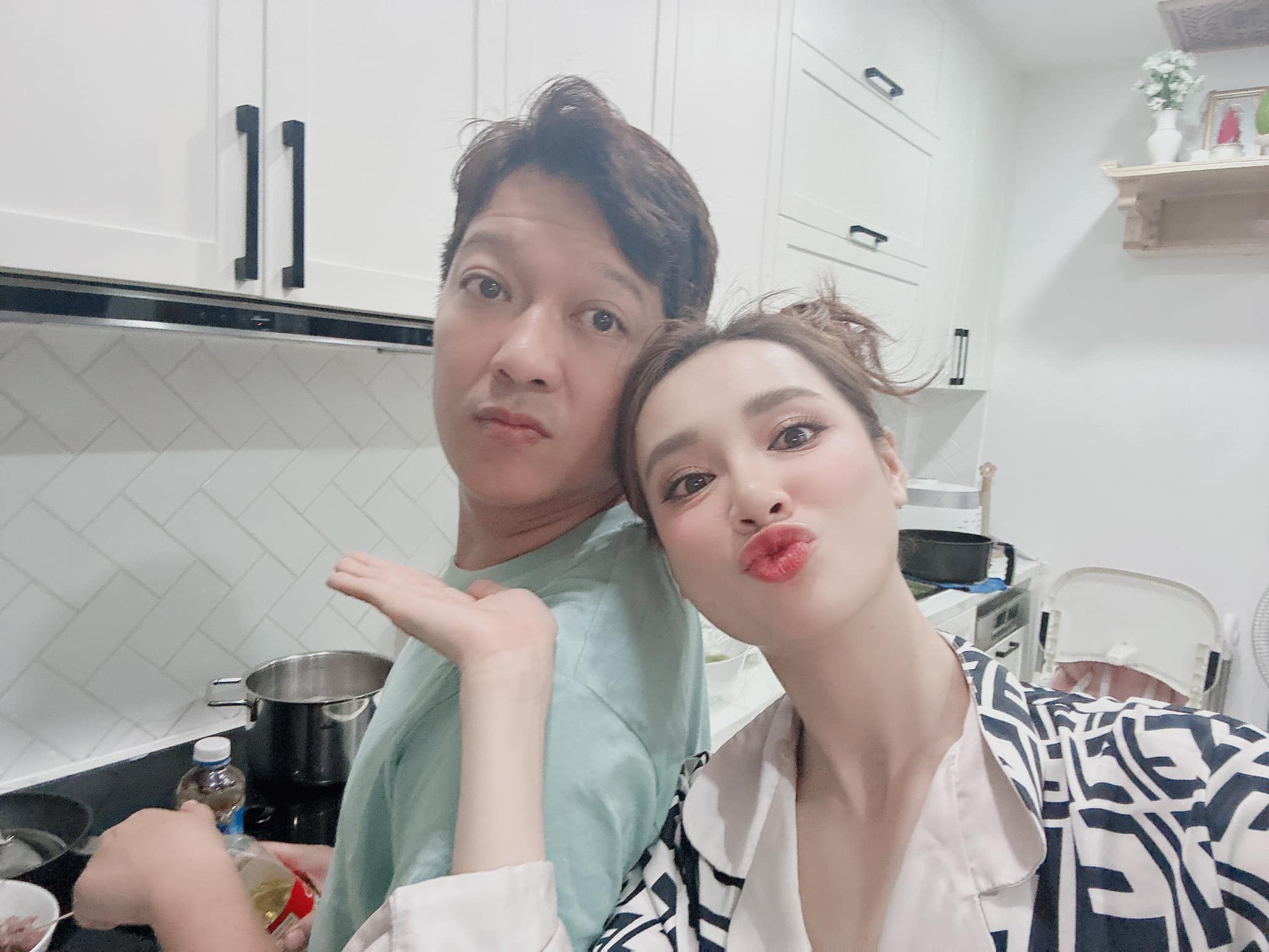 Dàn sao Việt ngày Tết Dương lịch: Hội mỹ nhân rạng rỡ, 1 Á hậu công khai nhóc tỳ - Ảnh 4.