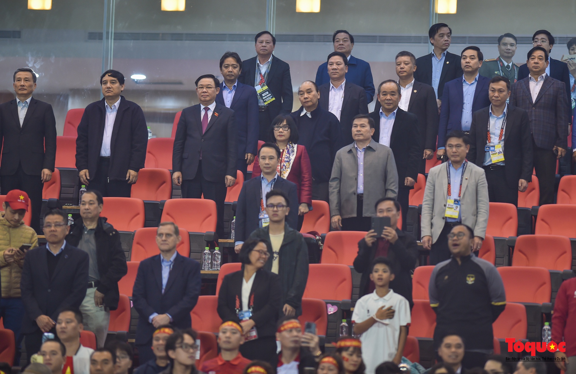 Chùm ảnh Bán kết AFF Cup 2022: Niềm vui chiến thắng của cầu thủ, cổ động viên Việt Nam trên sân Mỹ Đình - Ảnh 2.