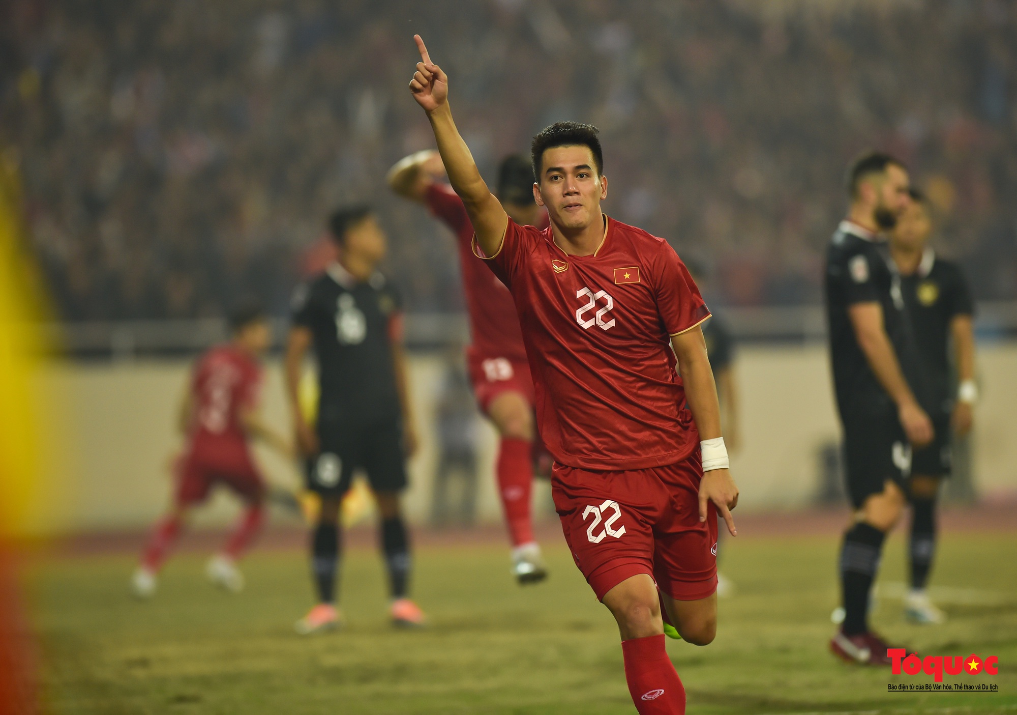 Chùm ảnh Bán kết AFF Cup 2022: Niềm vui chiến thắng của cầu thủ, cổ động viên Việt Nam trên sân Mỹ Đình - Ảnh 6.